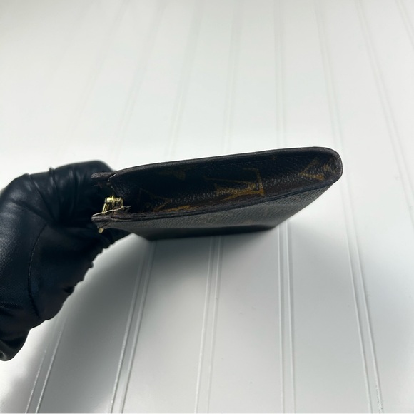 Louis Vuitton Vintage Monogram 
Canvas Toiletry Pouch 17 Cosmetic Bag - Picture 10 of 16